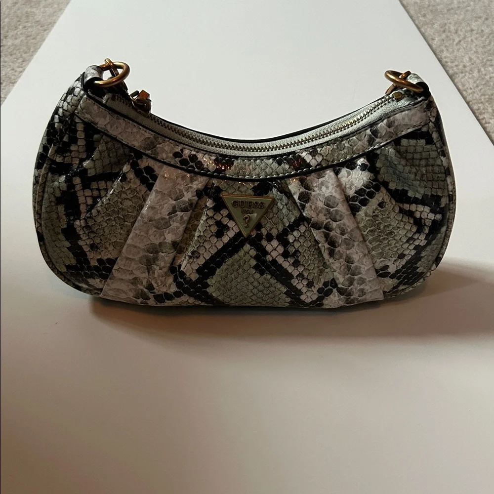 Elegant Snakeskin Pattern Shoulder Bag